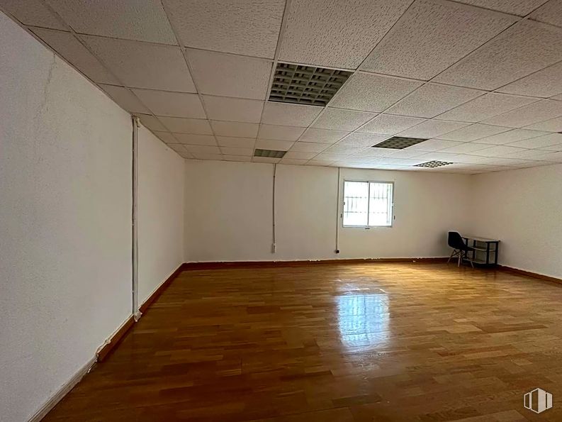 Industrial for rent at Calle Buenavista, Navalcarnero, Madrid, 28600 with window, light fixture, flooring, floor, ceiling, wood, interior design, hall, wood flooring and tile flooring around