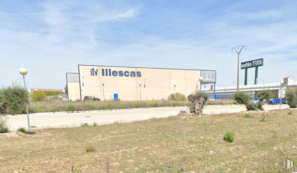 Suelo en venta en Calle Sierra Guadalupe, Illescas, Toledo, 45200 con edificio, cielo, planta, nube, lote de terreno, asfalto, hierba, gas, paisaje y carretera alrededor