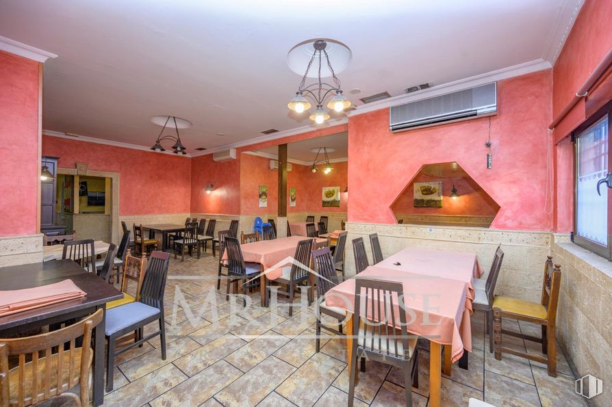 Retail for sale at Calle Dos Amigos, Parla, Madrid, 28980 with chair, light fixture, lighting, kitchen & dining room table, chandelier, restaurant and hotel around