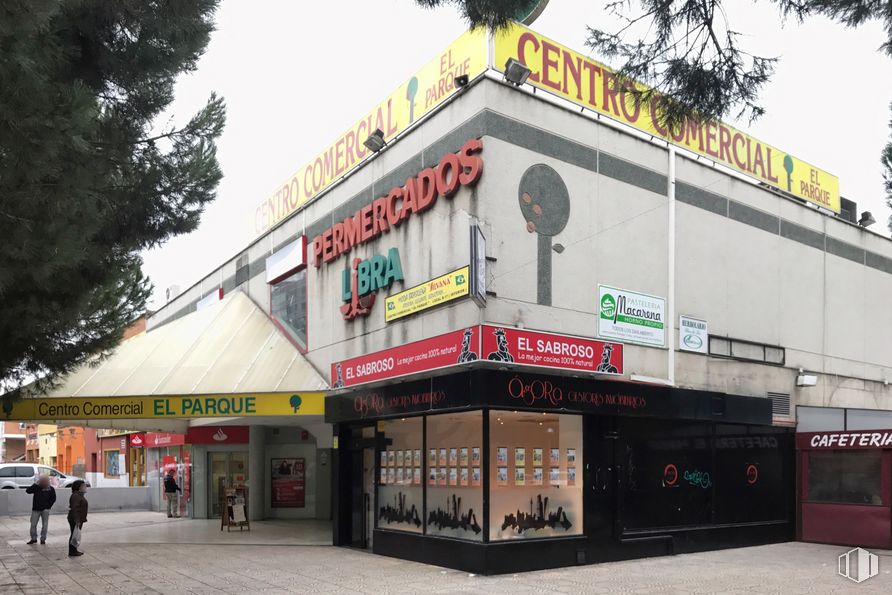 Local en alquiler y venta en Centro Comercial El Parque , Calle Silicio, 10, Torrejón de Ardoz, Madrid, 28850 con edificio, ventana, árbol, cielo, arquitectura, neumático, fachada, casa, edificio comercial y ciudad alrededor