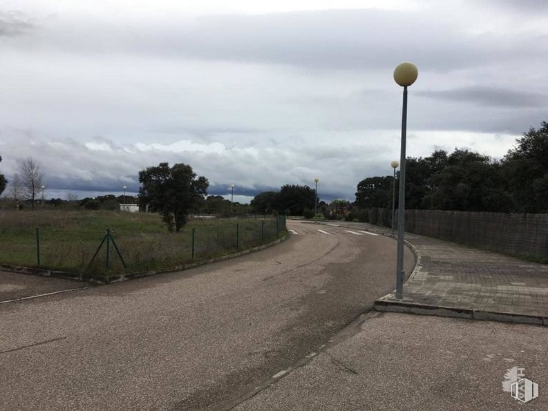 Retail for sale at Calle Concejo de la Mesta, 40, Escalona, Toledo, 45910 with lighting, cloud, sky, street light, plant, road surface, asphalt, land lot, tree and natural landscape around