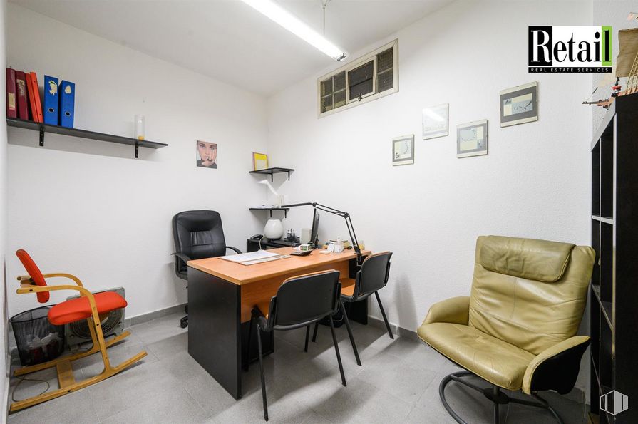 Oficina en alquiler y venta en Calle Montera, Centro, Madrid, 28013 con silla, escritorio, alumbrado, mueble, propiedad, mesa, interiorismo, suelos, suelo y pared alrededor