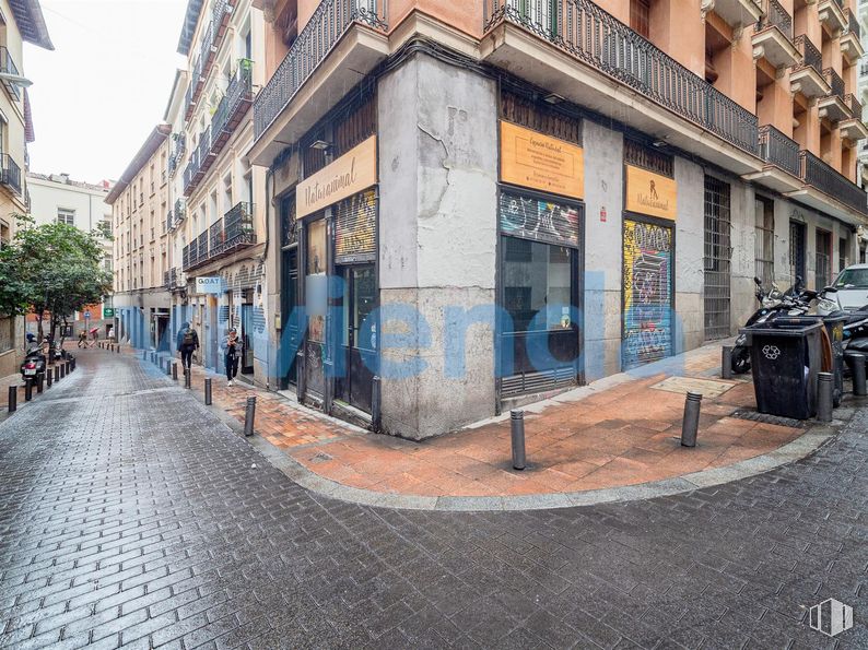 Local en venta en Zona Malasaña - Univerdidad, Centro, Madrid, 28004 con edificio, ventana, infraestructura, superficie de la carretera, neumático, diseño urbano, rueda, acera, fachada y casa alrededor