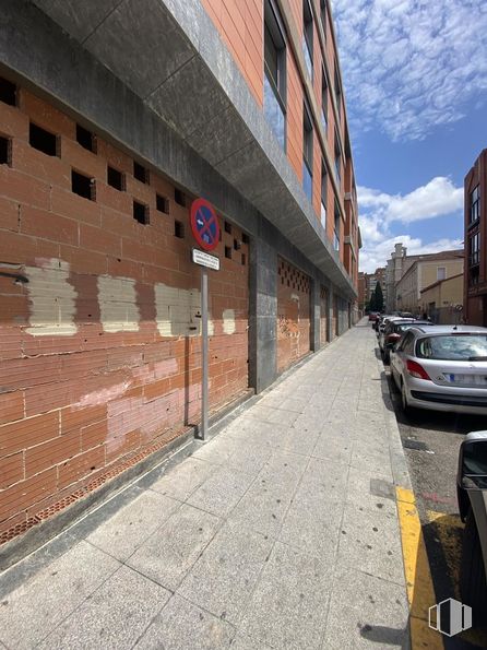 Local en alquiler y venta en Paseo Doctor Fernández Iparraguirre, Guadalajara, 19001 con coche, edificio, neumático, propiedad, nube, cielo, vehículo, superficie de la carretera, iluminación del automóvil y asfalto alrededor