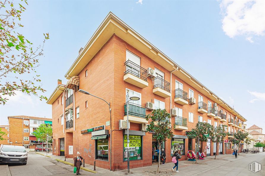 Local en alquiler en Calle Mayor, 4, Mejorada del Campo, Madrid, 28840 con coche, edificio, cielo, nube, neumático, planta, ventana, rueda, arquitectura y diseño urbano alrededor