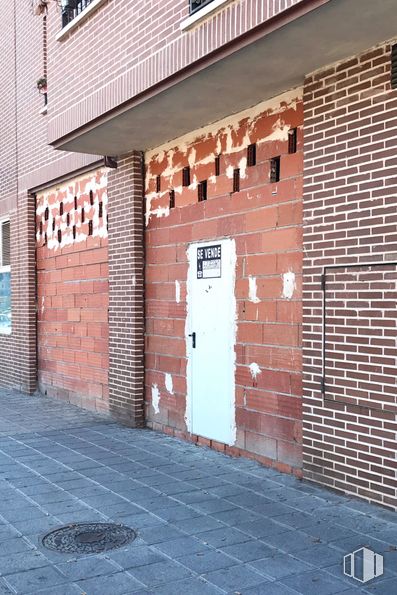 Local en venta en Calle Río Sorbe, 7, Azuqueca de Henares, Guadalajara, 19200 con puerta, ventana, edificio, ladrillo, albañilería, madera, superficie de la carretera, material de construcción, suelo y acera alrededor