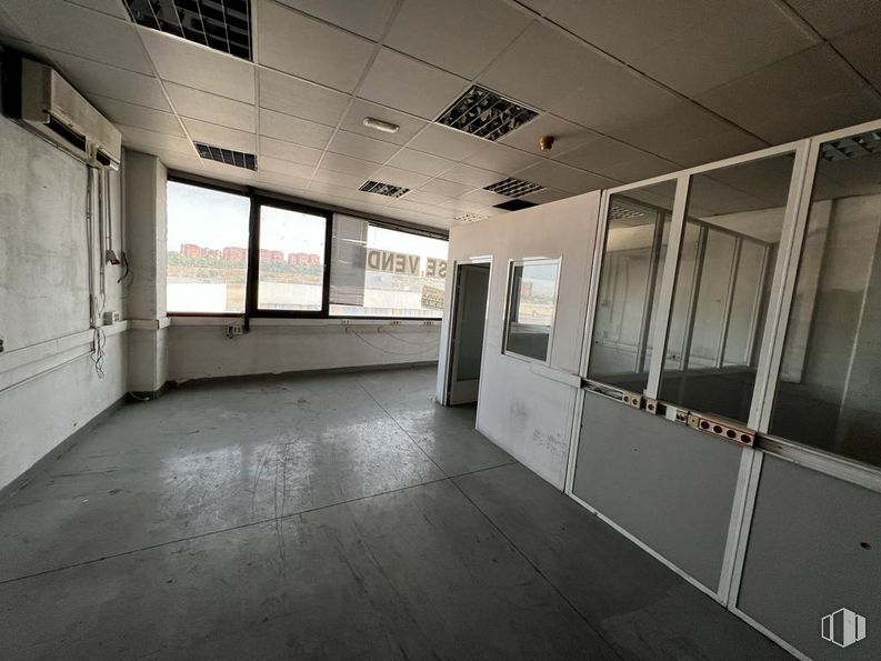 Nave en alquiler y venta en Edificio Auge V, Camino Hormigueras, 118-124, Villa de Vallecas, Madrid, 28031 con ventana, accesorio, edificio, suelos, techo, vidrio, aluminio, hall, transparencia y iluminación natural alrededor