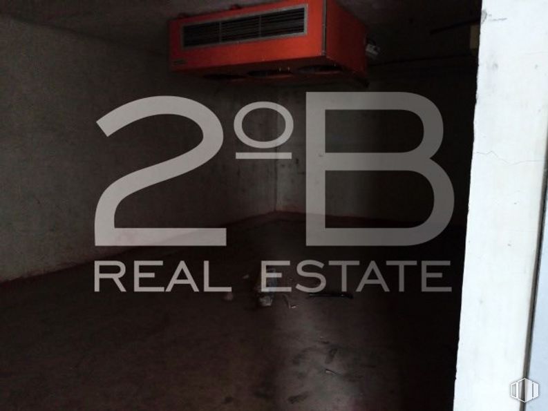 Industrial for sale at Casco urbano, La Puebla de Almoradiel, Toledo, 45840 with home appliance, font, material property, gas, tints and shades, flooring, rectangle, wood, metal and brand around