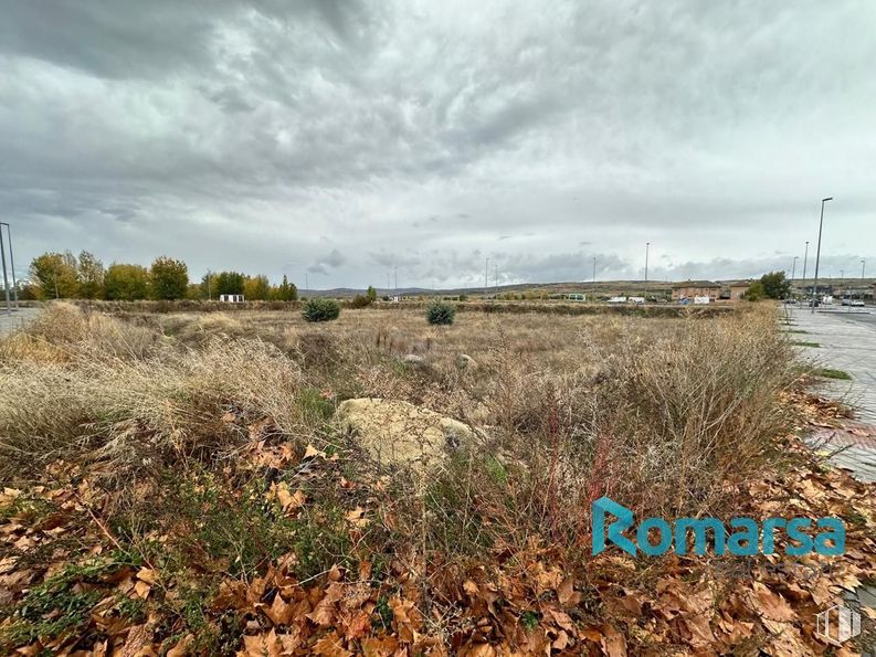 Land for sale at Calle Flor de Loto, Ávila, 05002 with sky, cloud, ecoregion, plain, land lot, soil, shrubland, steppe, prairie and field around