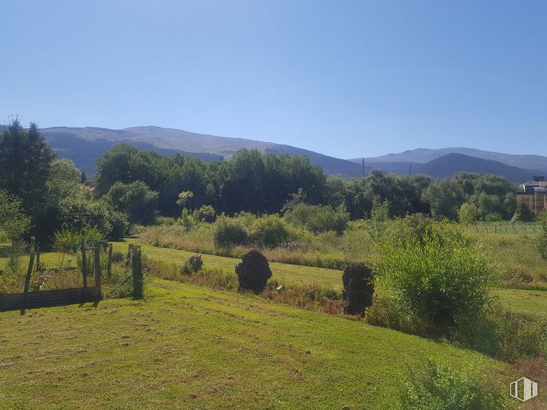 Suelo en venta en La Granja, San Ildefonso, Segovia, 40100 con animal, cielo, planta, montaña, paisaje natural, árbol, lote de tierra, pastizal, hierba y paisaje alrededor