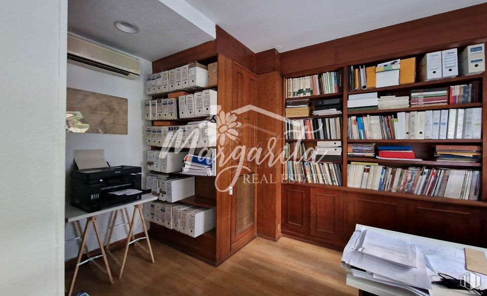 Oficina en venta en Calle Quintana, Moncloa - Aravaca, Madrid, 28008 con impresora, estante, propiedad, mueble, estantería, estantería, madera, interiorismo, pared y libro alrededor