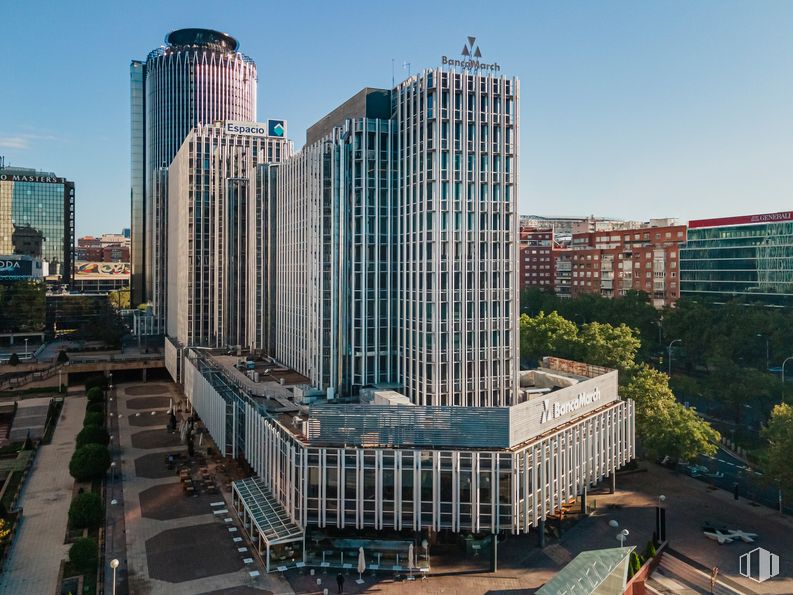 Oficina en alquiler en C89, Paseo Castellana, 89, Tetuán, Madrid, 28046 con edificio, cielo, rascacielos, torre, bloque de torre, diseño urbano, condominio, edificio comercial, paisaje urbano y fachada alrededor