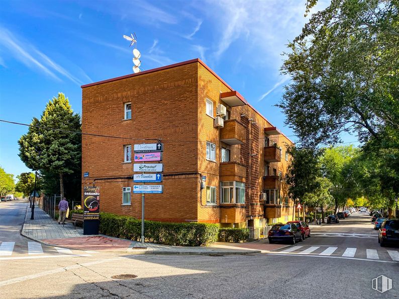 Local en venta en Calle Constitución, 19, Daganzo de Arriba, Madrid, 28814 con edificio, cielo, nube, planta, ventana, árbol, superficie de la carretera, diseño urbano, luz de la calle y barrio alrededor