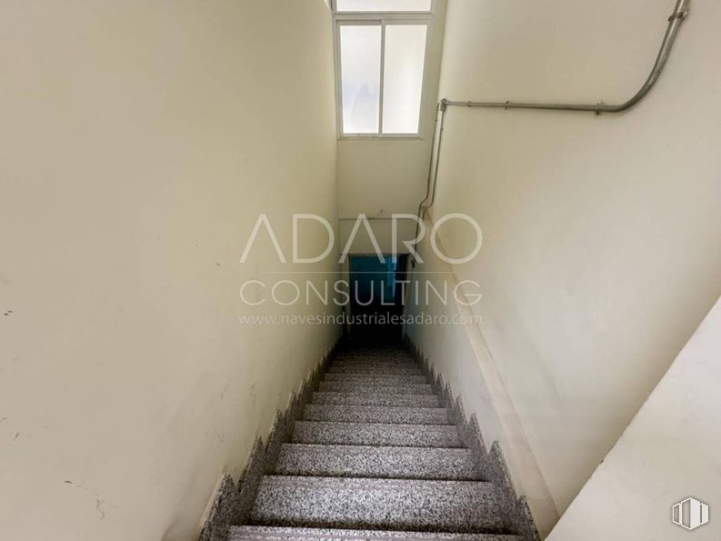 Nave en alquiler en Calle Gamonal, Villa de Vallecas, Madrid, 28031 con ventana, suelos, suelo, iluminación natural y escayola alrededor