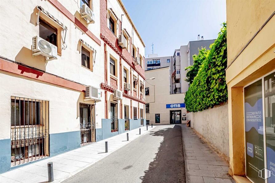 Oficina en venta en Calle Robledillo, 9, Chamberí, Madrid, 28003 con ventana, cielo, edificio, superficie de la carretera, diseño urbano, suelos, árbol, zona residencial, callejón y inmobiliario alrededor