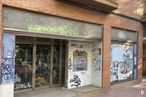 Local en alquiler y venta en Paseo Curas, Alcalá de Henares, Madrid, 28801 con alumbrado, puerta, arte, barrio, fuente, fachada, tintes y matices, ciudad, casa y edificio alrededor