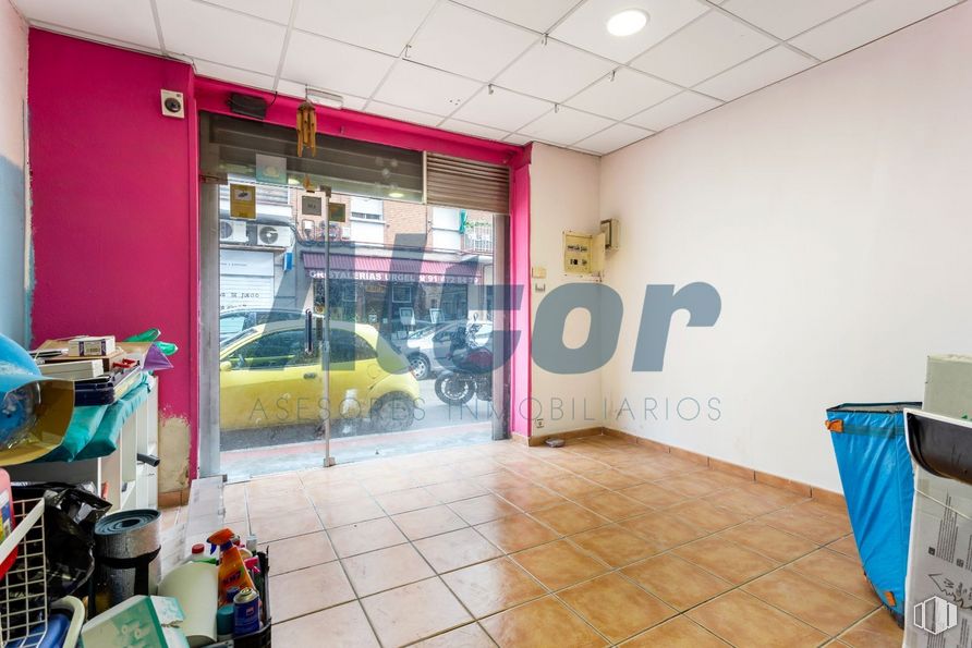 Local en venta en Calle Azabache, Carabanchel, Madrid, 28019 con productos envasados, neumático, rueda, edificio, vehículo, coche, interiorismo, diseño automovilístico, vehículo de motor y suelo alrededor