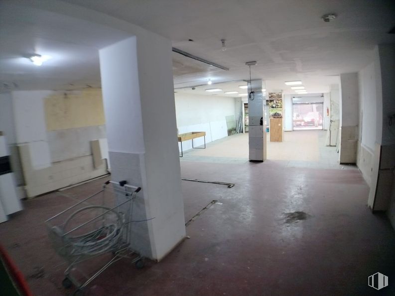 Retail for sale & for rent at Calle Arboleda, 21, Getafe, Madrid, 28901 with cart, fixture, floor, flooring, space, glass, hall, ceiling, event and building around