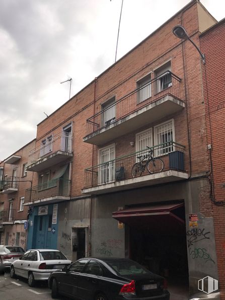 Nave en venta en Calle Pascual Rodríguez, 35, La Latina, Madrid, 28011 con coche, ventana, luz de estacionamiento automotriz, vehículo terrestre, neumático, nube, rueda, edificio, propiedad y vehículo alrededor