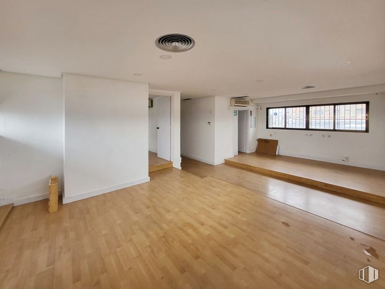 Oficina en alquiler en Calle Tierra de Barros, 2, Coslada, Madrid, 28820 con ventana, alumbrado, madera, accesorio, suelos, suelo, hall, madera dura, suelo laminado y tinte para madera alrededor