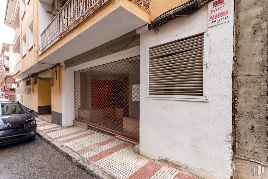 Local en venta en Calle Doctor Fleming, Guadalajara, 19003 con coche, ventana, vehículo terrestre, propiedad, edificio, iluminación del automóvil, vehículo, matrícula del vehículo, arquitectura y superficie de la carretera alrededor