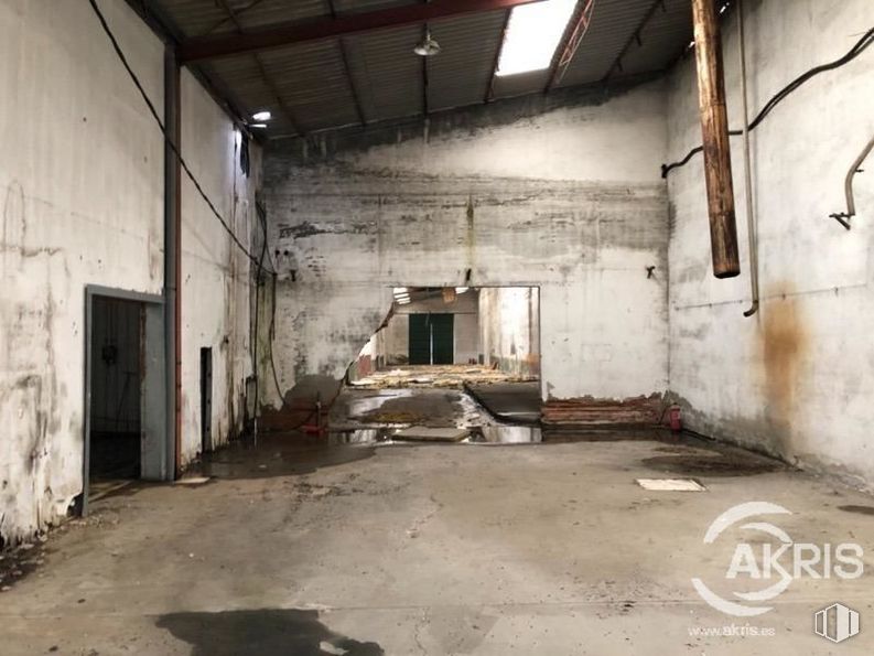 Industrial for sale at Carretera Ocaña, Noblejas, Toledo, 45350 with fixture, floor, city, building material, building, flooring, concrete, composite material, gas and ceiling around