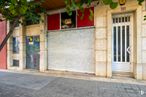 Retail for sale at Calle Capitán Angosto Gómez, 146, Aranjuez, Madrid, 28300 with door, wood, road surface, building, neighbourhood, real estate, residential area, facade, tree and asphalt around