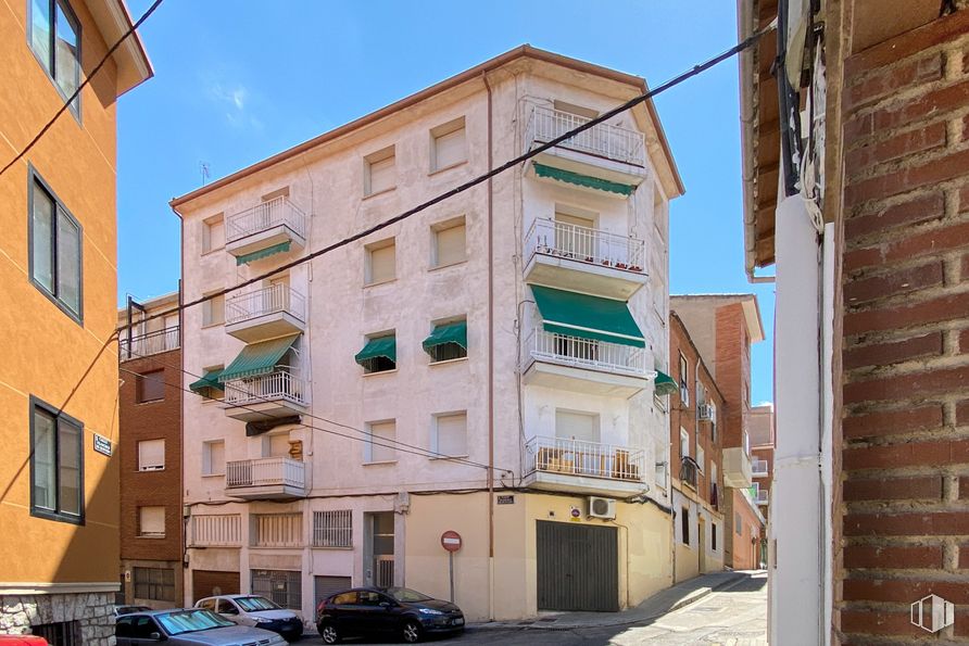 Local en venta en Calle Francisco de Quevedo, 5, Guadalajara, 19001 con coche, ventana, edificio, cielo, neumático, rueda, azur, infraestructura, vehículo y diseño urbano alrededor