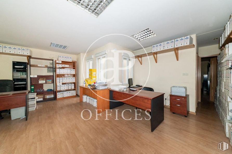 Oficina en alquiler y venta en Calle Don Ramón de la Cruz, Salamanca, Madrid, 28006 con escritorio, estantería, propiedad, mueble, madera, diseño de interiores, pavimento, piso, estante y pared alrededor