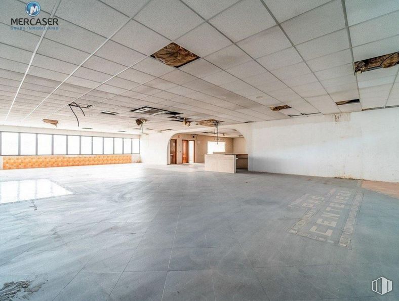 Office for sale at Calle Francisco Aritio, 66, Guadalajara, 19004 with building, hall, floor, flooring, fixture, wood, ceiling, composite material, concrete and window around