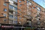 Retail for rent at Calle Antonio López, 47, Carabanchel, Madrid, 28019 with car, building, tire, daytime, property, automotive parking light, wheel, window, vehicle and sky around