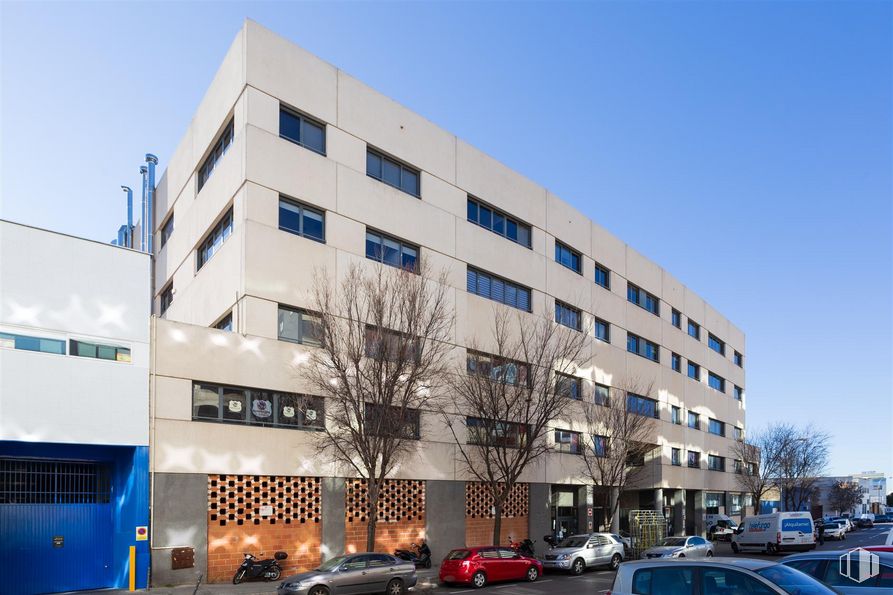 Oficina en venta en Centro Empresarial Sureste, Calle Gamonal, 18, Villa de Vallecas, Madrid, 28031 con edificio, coche, cielo, rueda, ventana, vehículo, neumático, diseño urbano, condominio y barrio alrededor