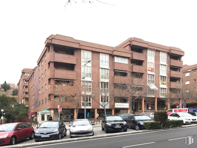 Local en alquiler en Ronda Buenavista, Toledo, 45005 con coche, edificio, exterior del automóvil, apartamento, barrio, zona residencial, luz de estacionamiento, condominio, diseño urbano y coche familiar alrededor