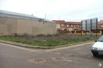 Land for sale at Calle Luna, Pozo de Guadalajara, Guadalajara, 19161 with car, house, automotive parking light, sky, property, cloud, plant, building, vehicle and road surface around