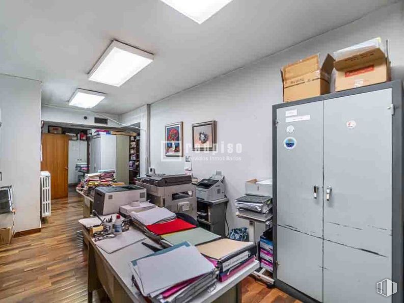 Oficina en venta en Calle Cristóbal Bordíu, Chamberí, Madrid, 28003 con mesa, mueble, escritorio, accesorio, interiorismo, suelo, edificio, suelos, material de oficina y escritorio alrededor