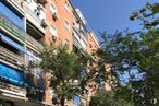 Retail for sale at Calle Manuel Ferrero, 5, Chamartín, Madrid, 28036 with car, building, sky, tree, window, urban design, condominium, residential area, woody plant and road surface around