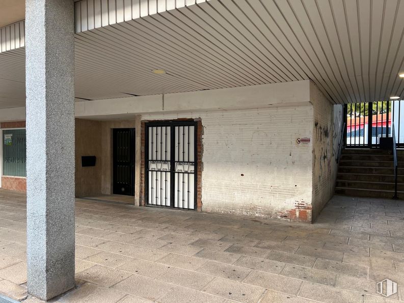 Local en venta en Calle Santa Susana, Torres de la Alameda, Madrid, 28813 con accesorio, suelo, hall, suelos, material compuesto, fachada, hormigón, material de construcción, sombra y techo alrededor