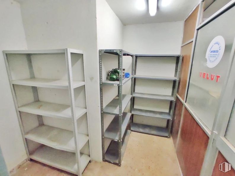 Industrial for sale at Polígono industrial, Arganda del Rey, Madrid, 28500 with bookcase, furniture, shelf, shelving and plywood around