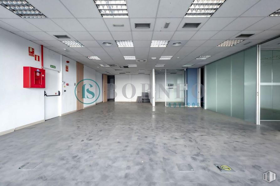 Industrial for rent at Edificio Novosur, Avenida Rosales, 42, Villaverde, Madrid, 28041 with interior design, hall, flooring, floor, fixture, ceiling, art, space, glass and event around