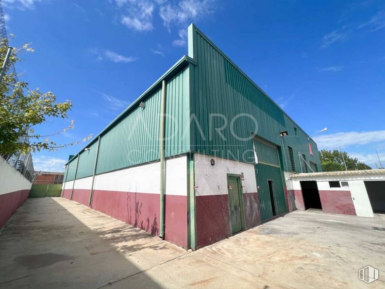 Industrial for sale at Calle Bronce, Cobeña, Madrid, 28863 with door around