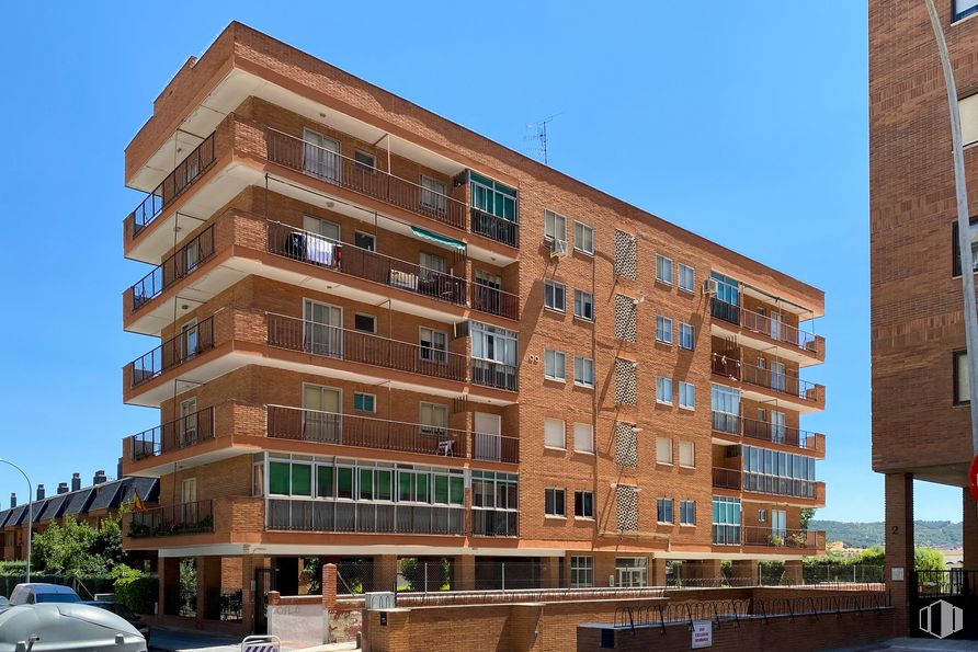 Retail for sale at Calle Salvador Dalí, Guadalajara, 19002 with building, car, sky, window, urban design, tower block, condominium, neighbourhood, commercial building and residential area around