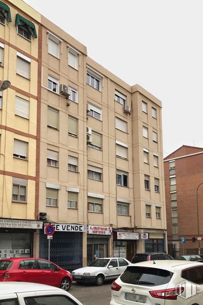 Local en venta en Calle de María Teresa Sáenz Heredia, 36, Ciudad Lineal, Madrid, 28017 con edificio, coche, vehículo terrestre, vehículo, rueda, propiedad, ventana, cielo, neumático y placa de matrícula del vehículo alrededor