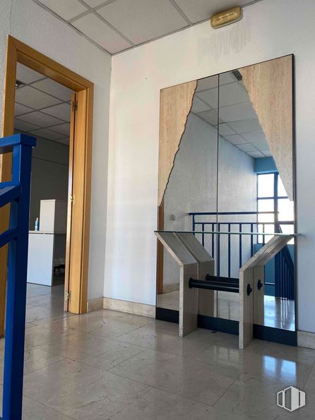 Industrial for rent at Zona Vallecas, Villa de Vallecas, Madrid, 28031 with window, wood, flooring, floor, interior design, glass, metal, ceiling, wood stain and hardwood around