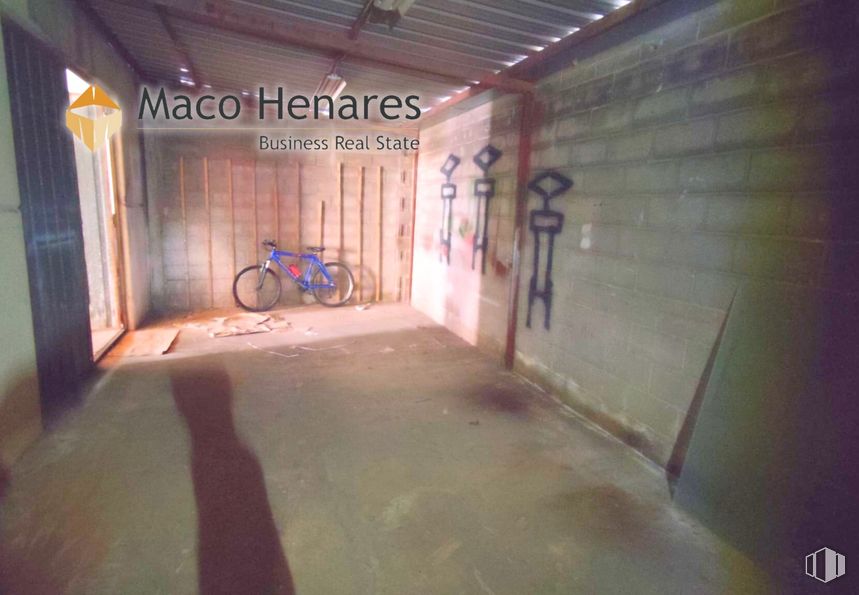 Industrial for rent at Calle Lisboa, 9, Torres de la Alameda, Madrid, 28813 with bicycle, tire, wheel, floor, ceiling, bicycle tire, bicycle wheel, bicycles--equipment and supplies, bicycle wheel rim and bicycle frame around