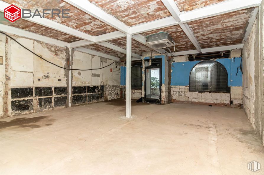 Retail for sale at Plaza Santa Eurelia, Ciudad Lineal, Madrid, 28017 with window, wall, flooring, floor, ceiling, composite material, concrete, beam, basement and building material around