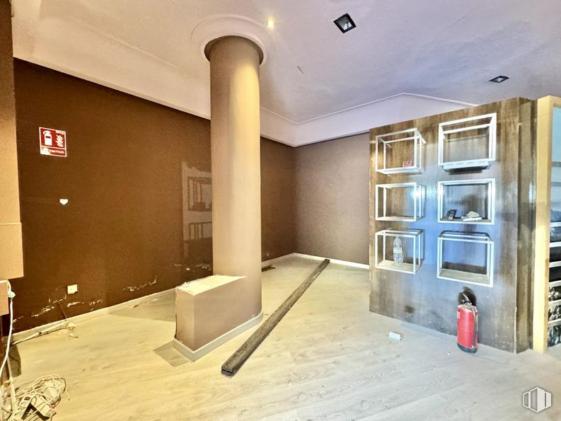 Retail for sale at Calle Juan José Martín, Ávila, 05001 with wall, flooring, floor, ceiling, interior design, lighting, tile flooring, light fixture, molding and wood stain around