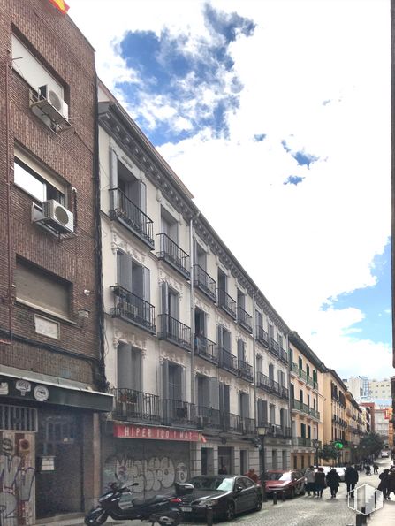 Local en alquiler y venta en Calle Ballesta, 26, Centro, Madrid, 28004 con coche, edificio, ventana, nube, neumático, rueda, cielo, vehículo, diseño urbano y superficie de la carretera alrededor