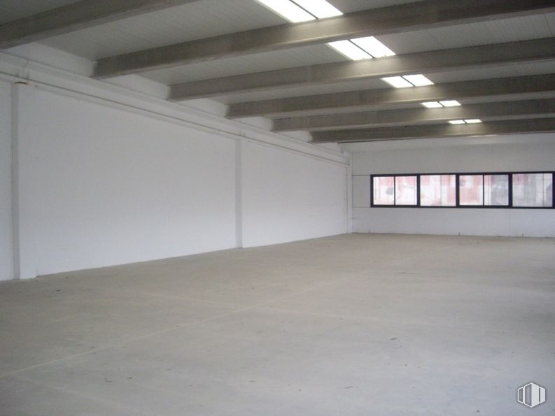 Nave en venta en Polígono Industrial La Carrasquilla, Ciempozuelos, Madrid, 28350 con ventana, propiedad, edificio, accesorio, pasillo, madera, suelo, piso, pared y material compuesto alrededor