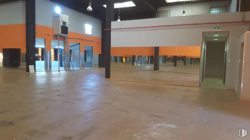 Nave en alquiler en Calle Tres de Abril, 3, Torrejón de Ardoz, Madrid, 28850 con accesorio, suelos, suelo, hall, evento, gas, techo, hormigón, ciudad y edificio alrededor