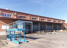 Industrial for rent at Zona industrial Alcalá, Alcalá de Henares, Madrid, 28806 with building, window, sky, shade, urban design, wood, residential area, facade, composite material and asphalt around